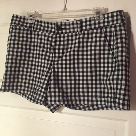 Old Navy Pants - Gingham shorts